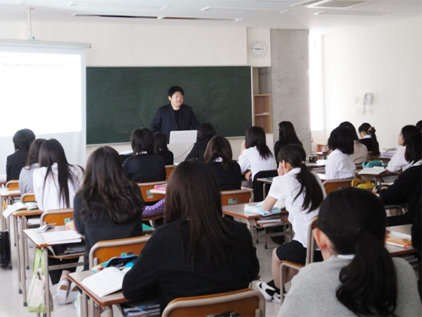 歯周療法学の講義の様子