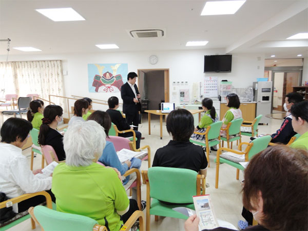 介護施設での講演